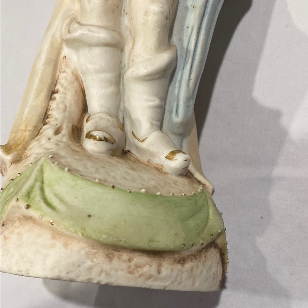 Vintage Bisque Porcelain Hand Painted Figurine with Umbrella 9” approx - Picture 7 of 15